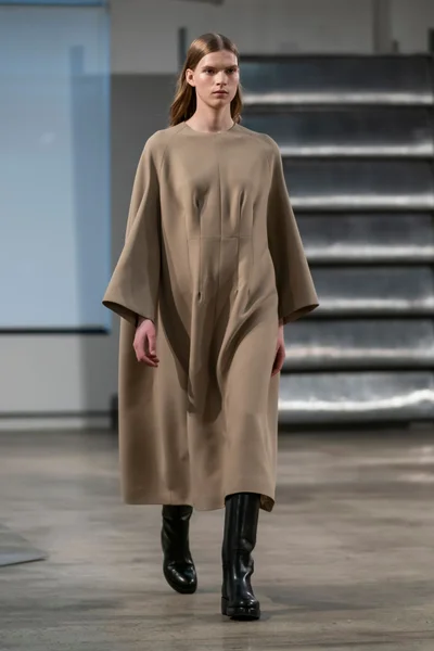 Look 10